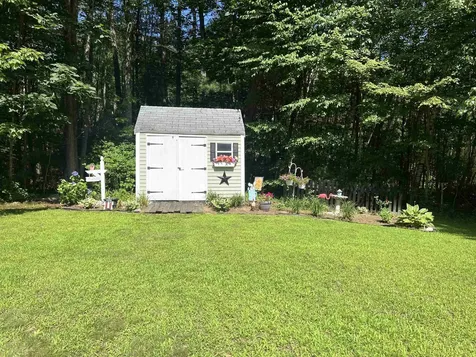 4 Felicia Drive Newton NH 03858