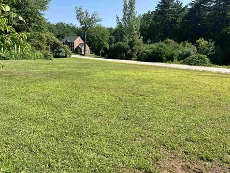 4 Felicia Drive Newton NH 03858