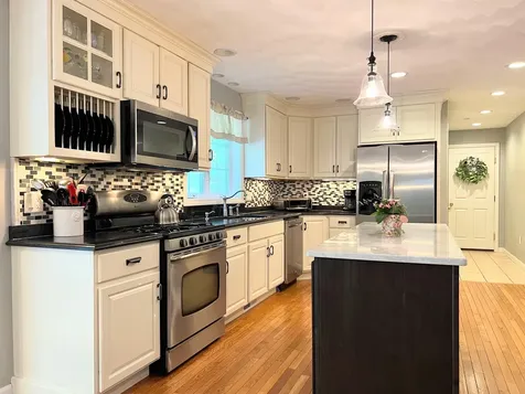 4 Felicia Drive Newton NH 03858