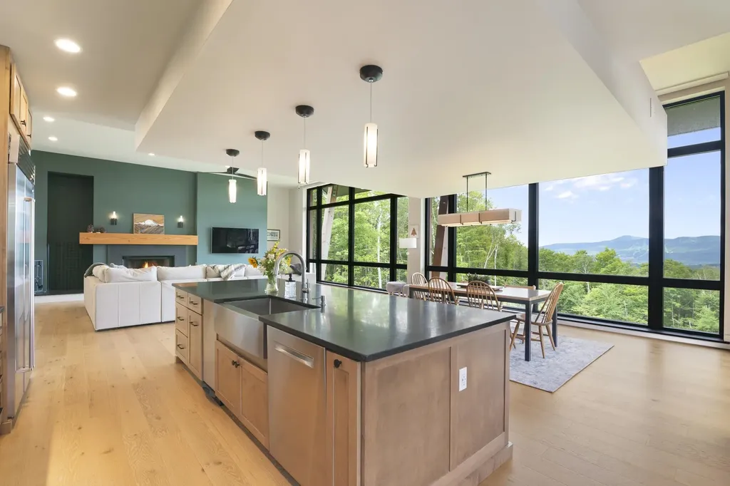 136 Woodsman Extension Dover VT 05356