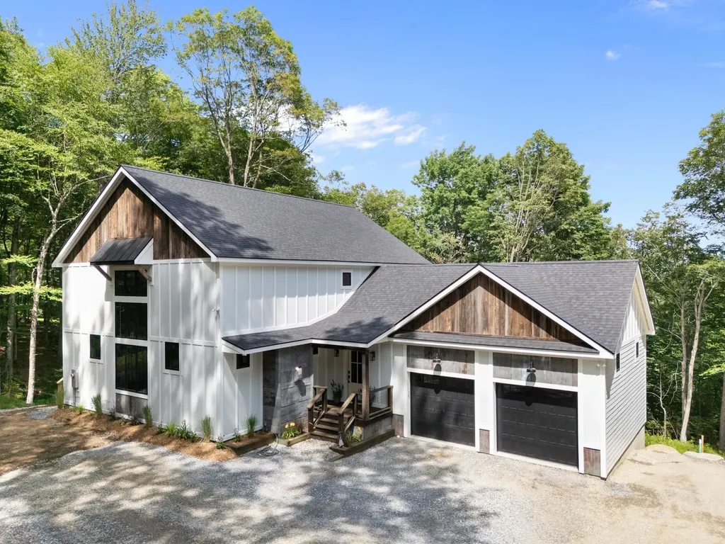 133 Howes Loop Wilmington VT 05363