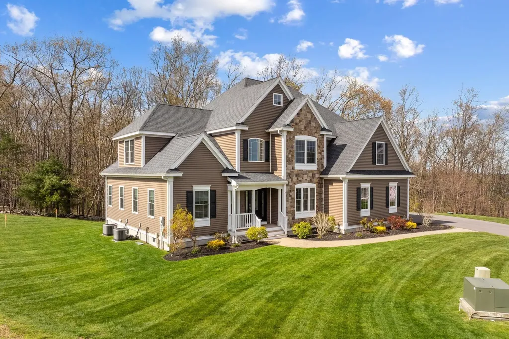 3 Paradise Place Salem NH 03079