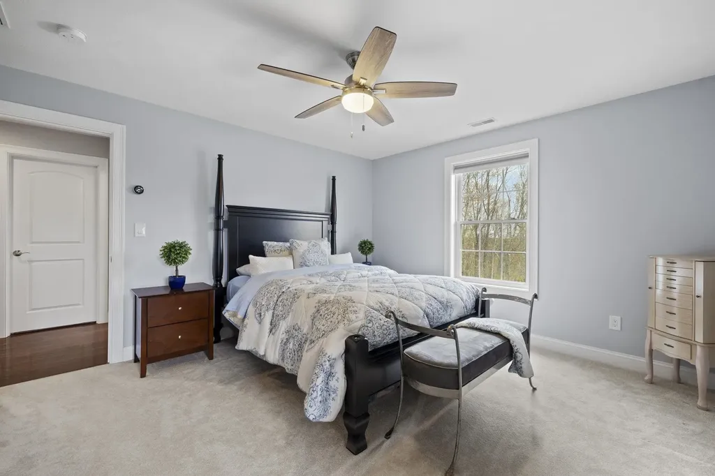 3 Paradise Place Salem NH 03079