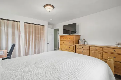 29 Green Acre Drive Salem NH 03079