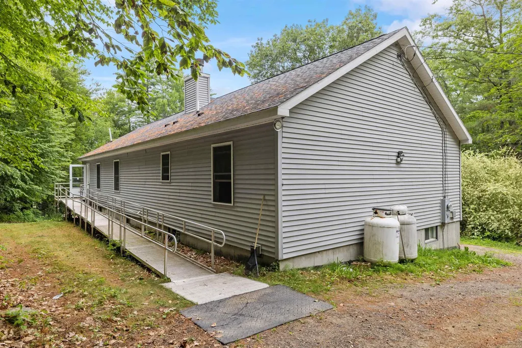 30 Canoe Lane Gilmanton NH 03237