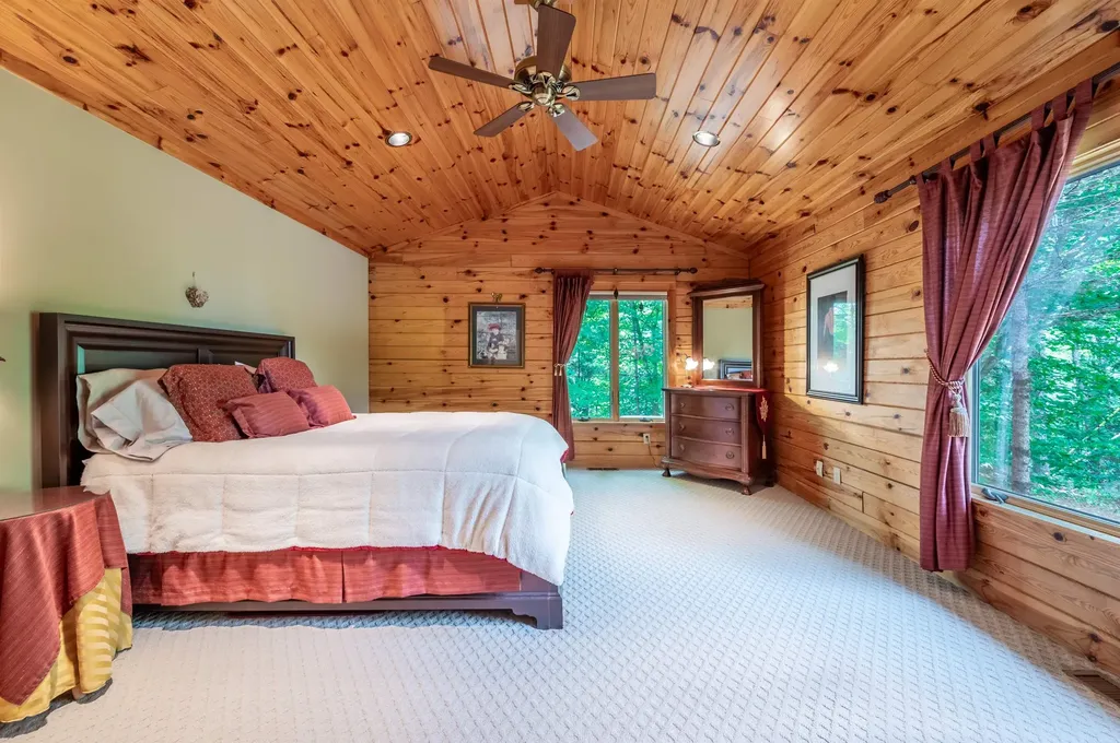16 Mountain Overlook Wilmot NH 03287