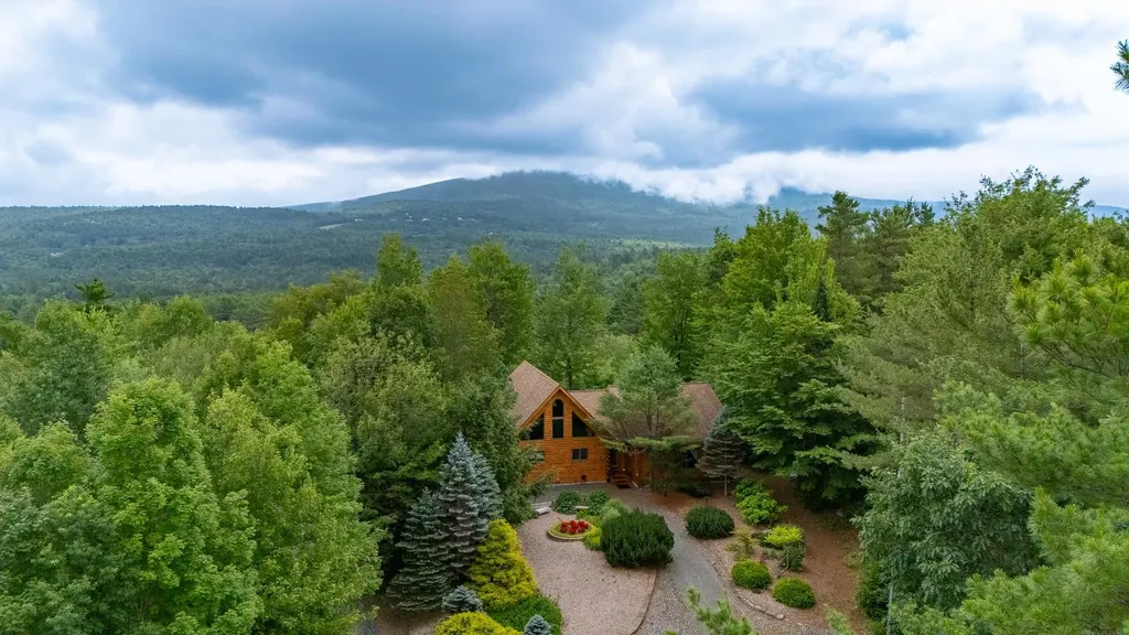 16 Mountain Overlook Wilmot NH 03287