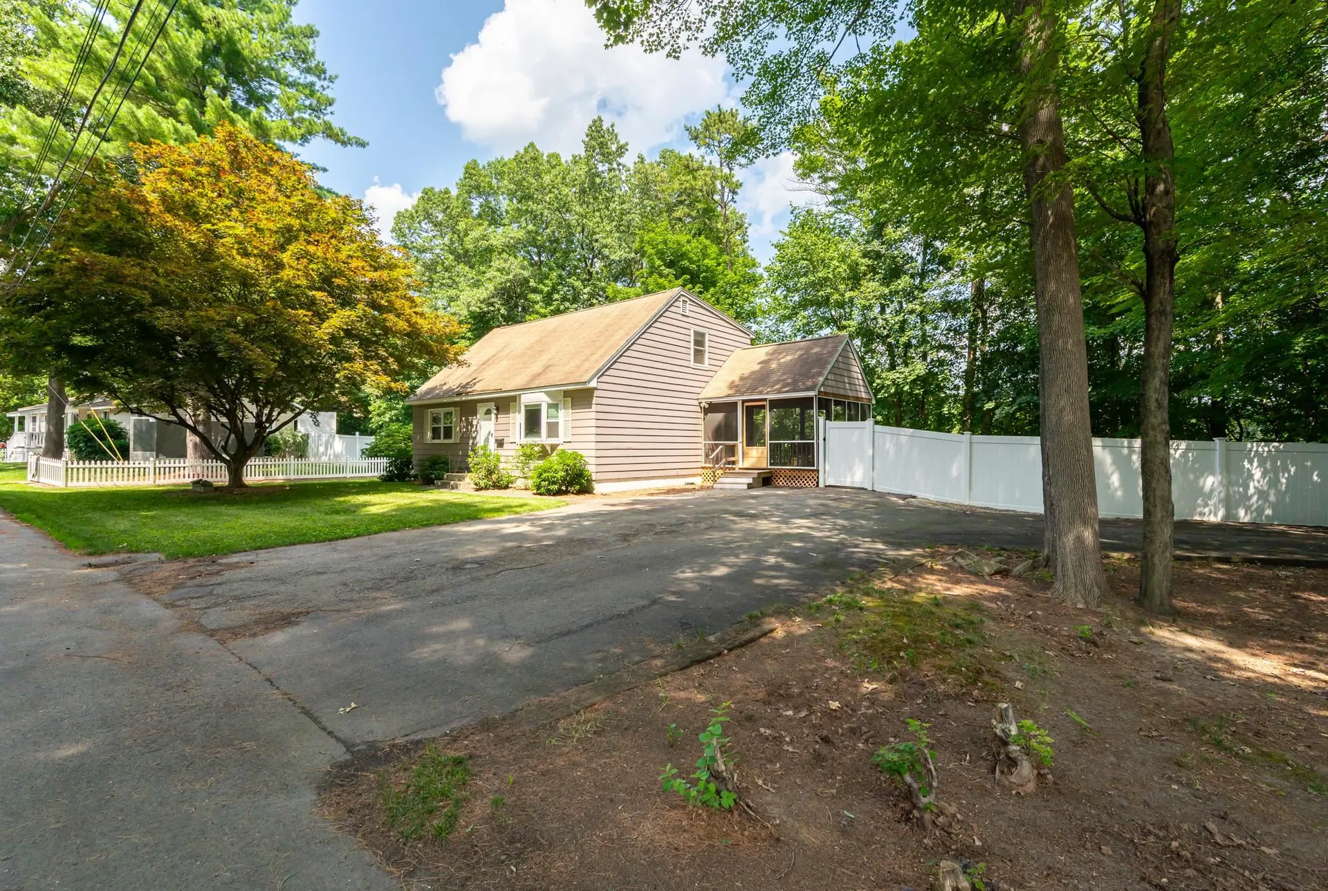 22 Burnham Avenue Nashua NH 03064