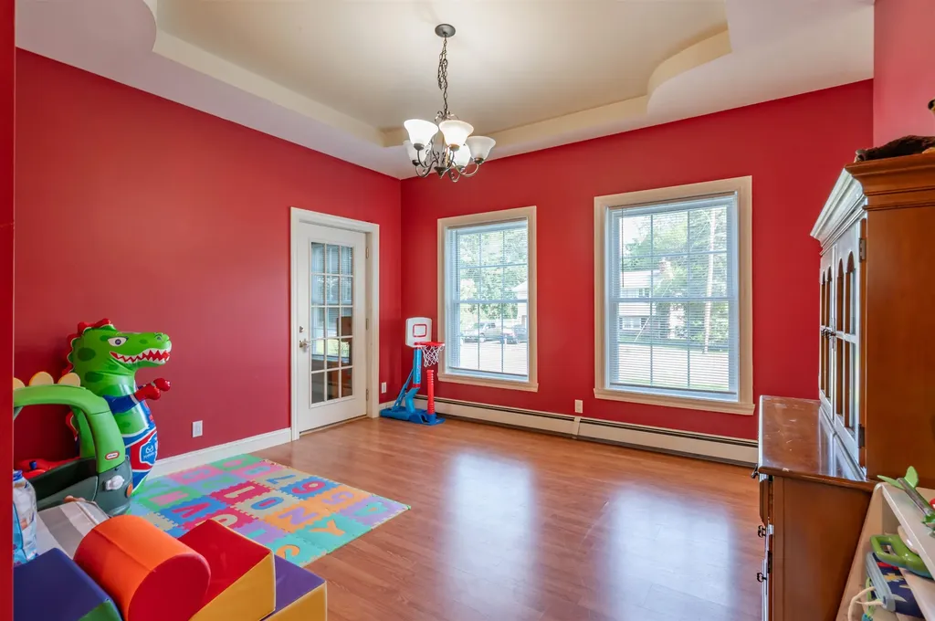 35 Colonial Drive Salem NH 03079