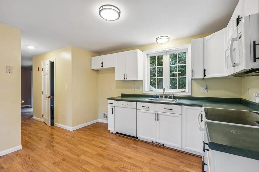 23 Magnolia Lane Derry NH 03038