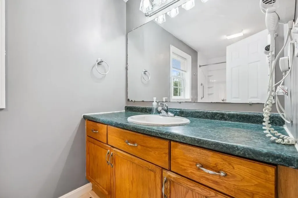 23 Magnolia Lane Derry NH 03038