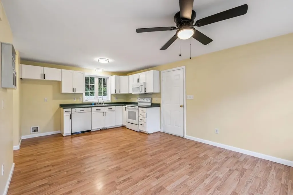 23 Magnolia Lane Derry NH 03038
