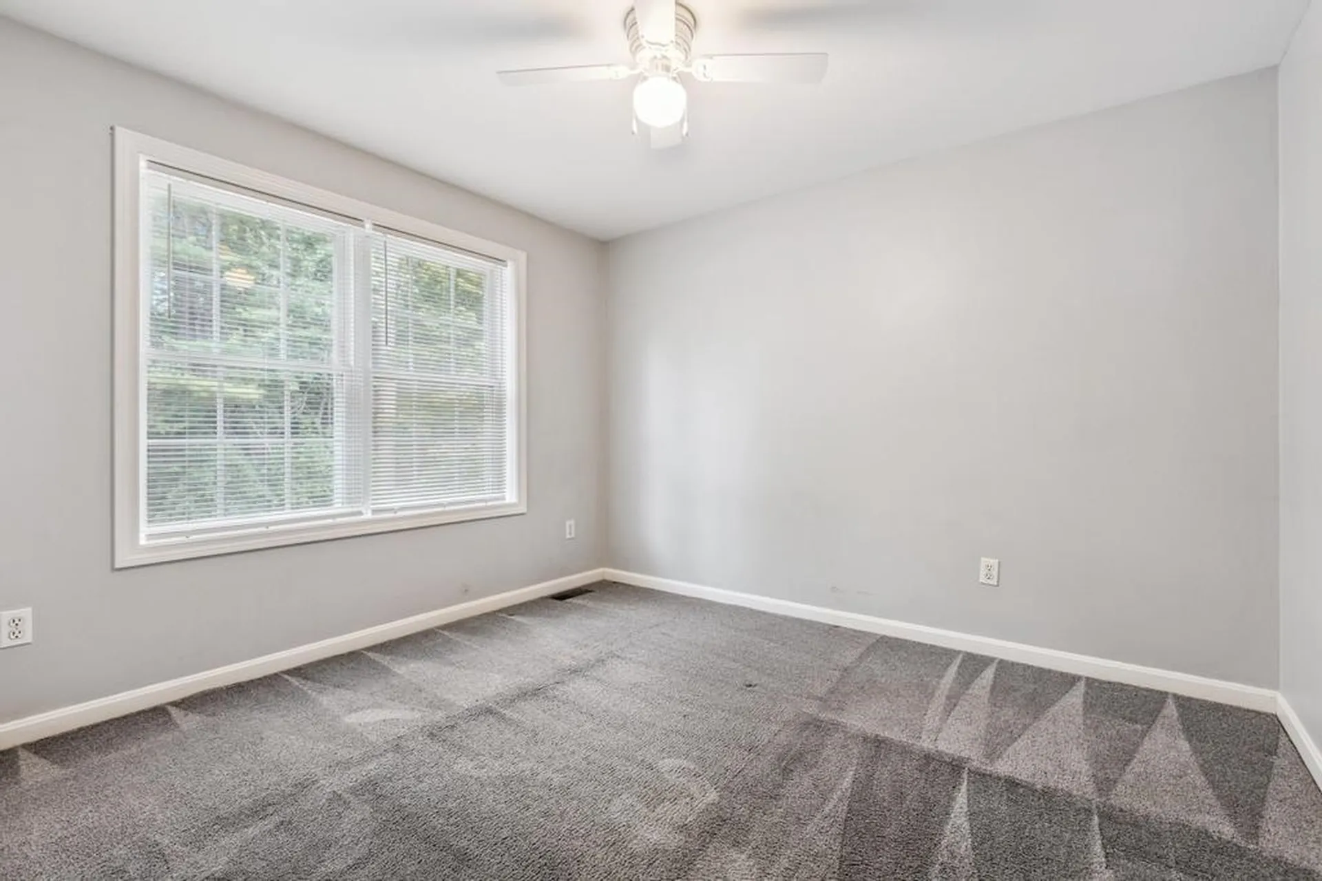 23 Magnolia Lane Derry NH 03038