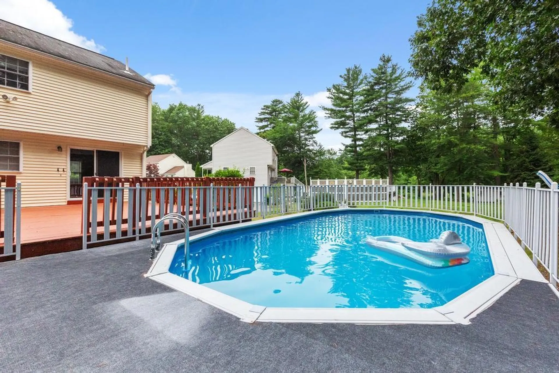 23 Magnolia Lane Derry NH 03038