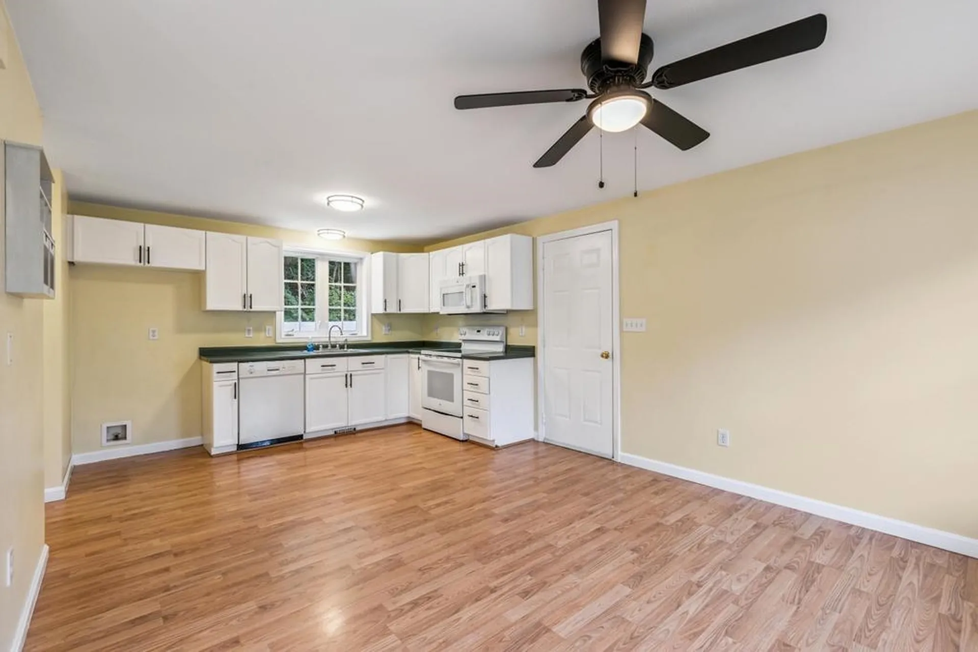 23 Magnolia Lane Derry NH 03038