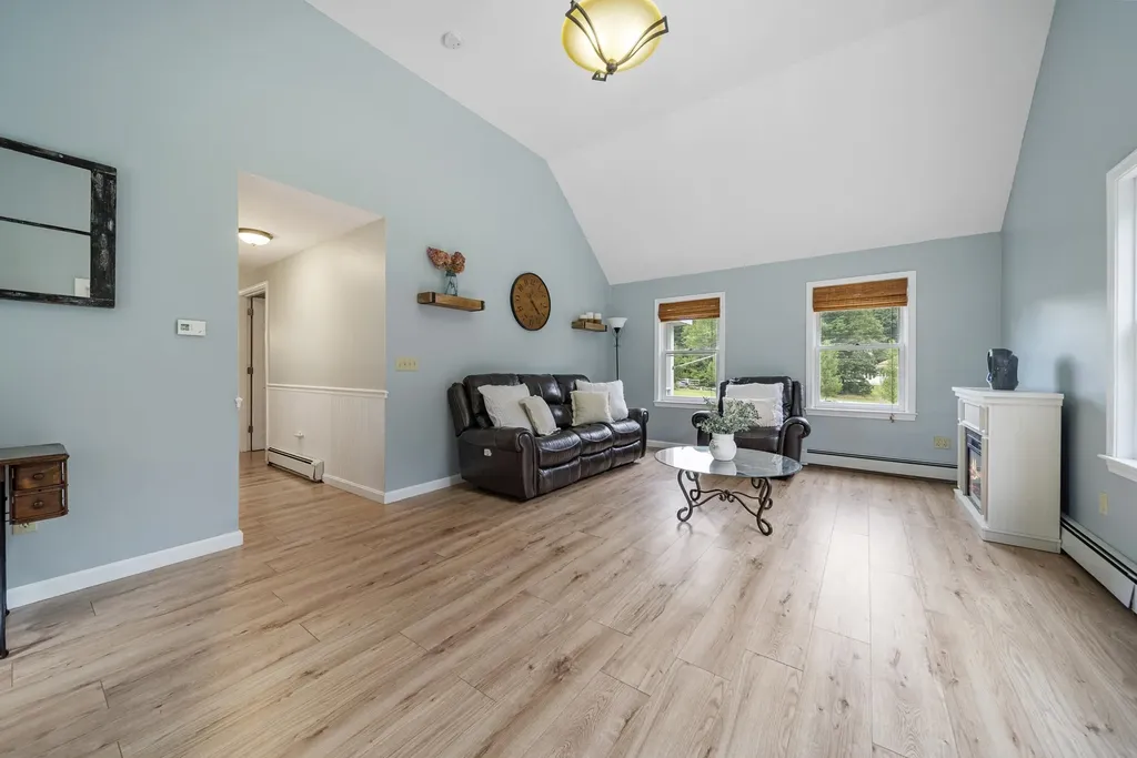 69 Litchfield Road Londonderry NH 03053