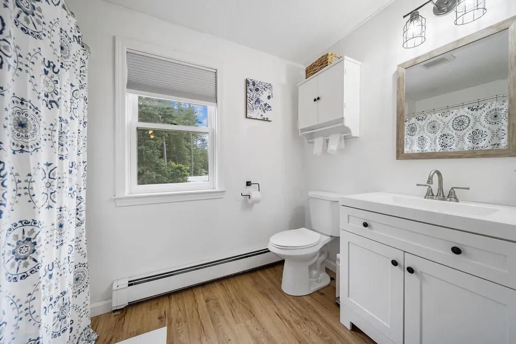 69 Litchfield Road Londonderry NH 03053