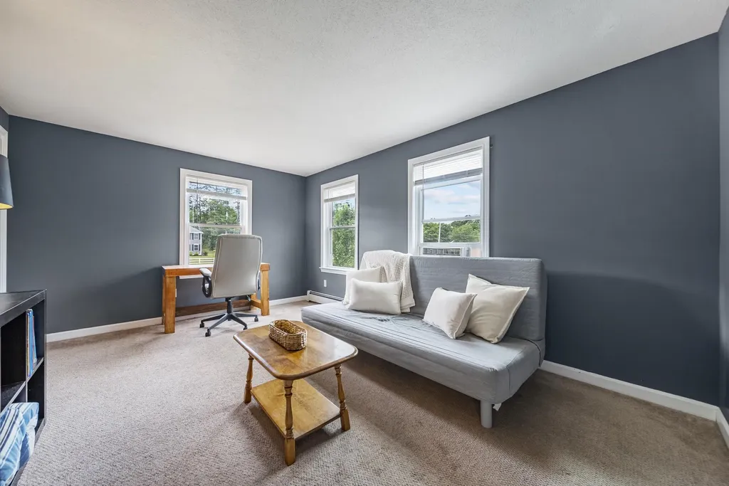 69 Litchfield Road Londonderry NH 03053