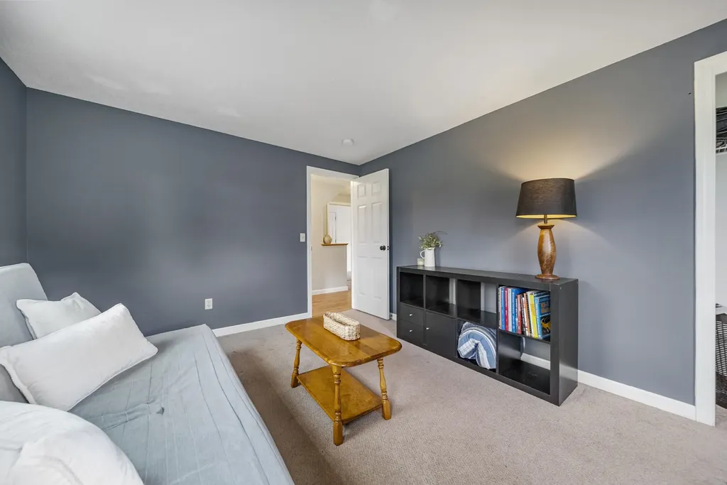 69 Litchfield Road Londonderry NH 03053