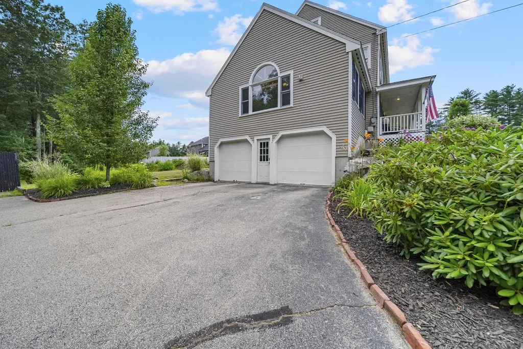 69 Litchfield Road Londonderry NH 03053