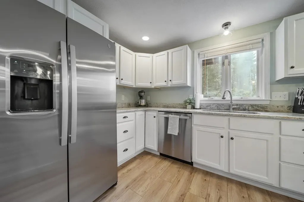 69 Litchfield Road Londonderry NH 03053