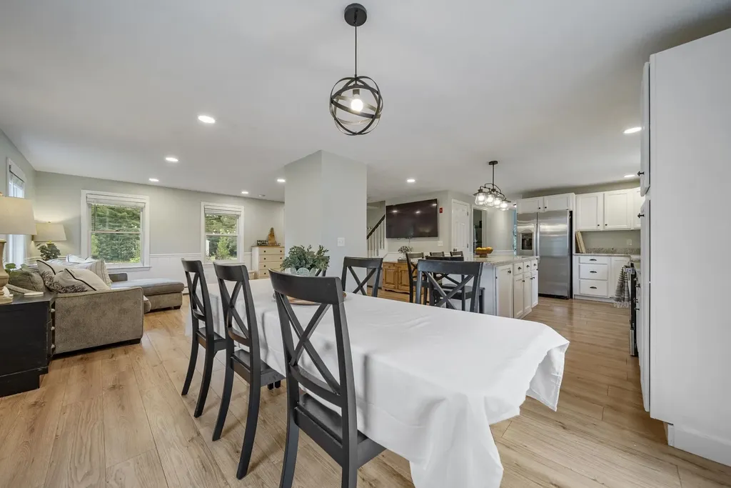 69 Litchfield Road Londonderry NH 03053