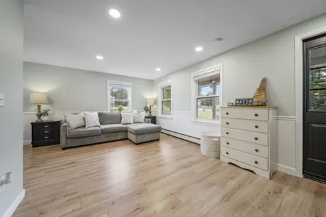 69 Litchfield Road Londonderry NH 03053