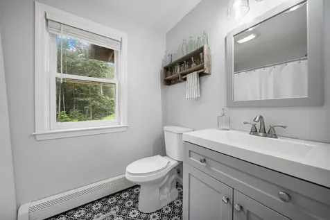 69 Litchfield Road Londonderry NH 03053