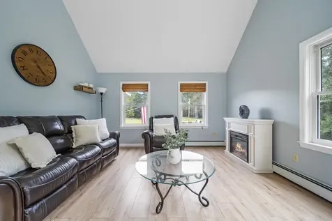 69 Litchfield Road Londonderry NH 03053
