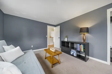 69 Litchfield Road Londonderry NH 03053