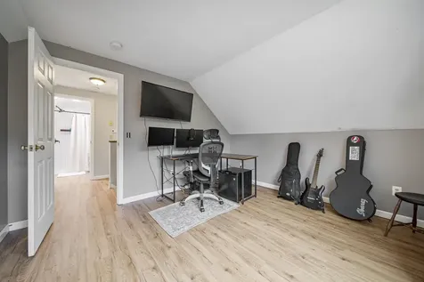 69 Litchfield Road Londonderry NH 03053
