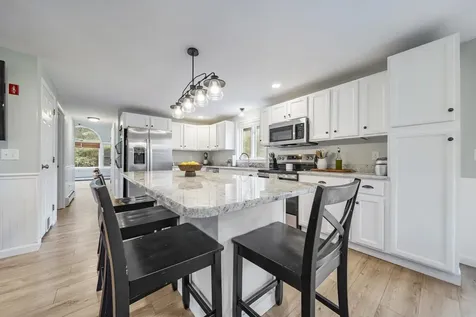 69 Litchfield Road Londonderry NH 03053