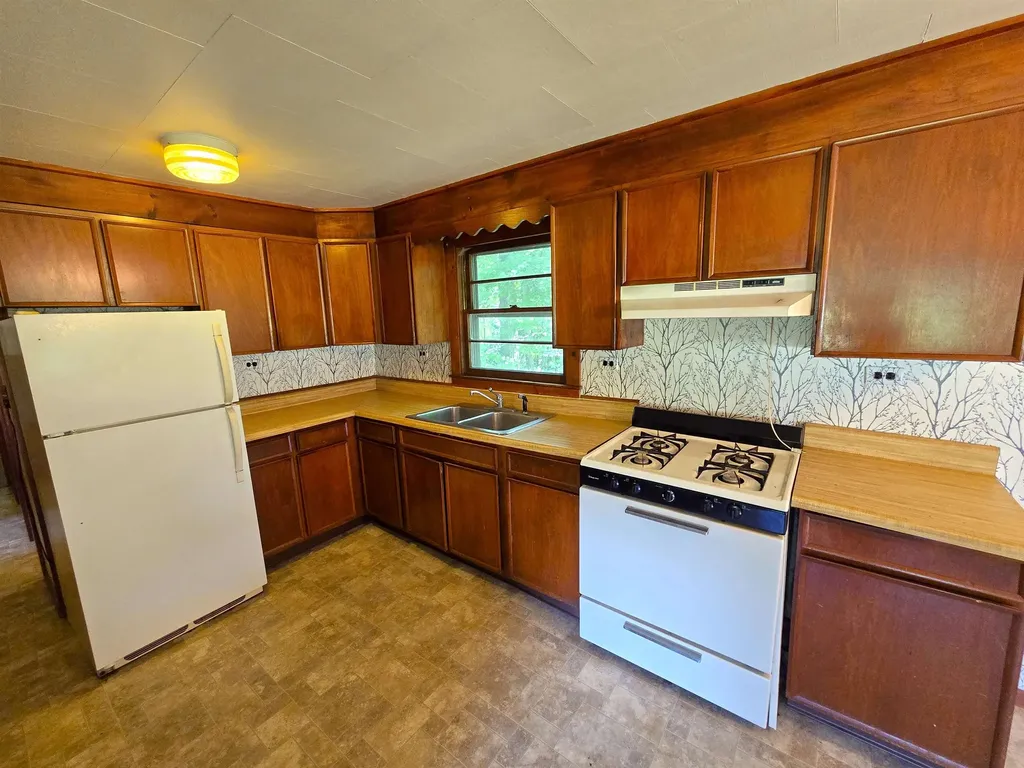 172 School House Road Dummerston VT 05301