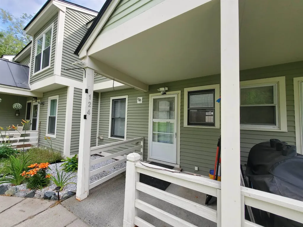 42 Marsten Lane Enfield NH 03748