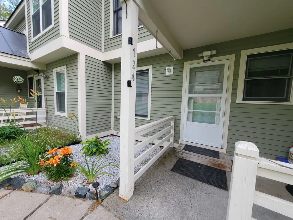 42 Marsten Lane Enfield NH 03748