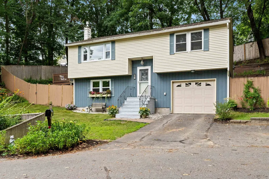 24 Comeau Street Manchester NH 03102