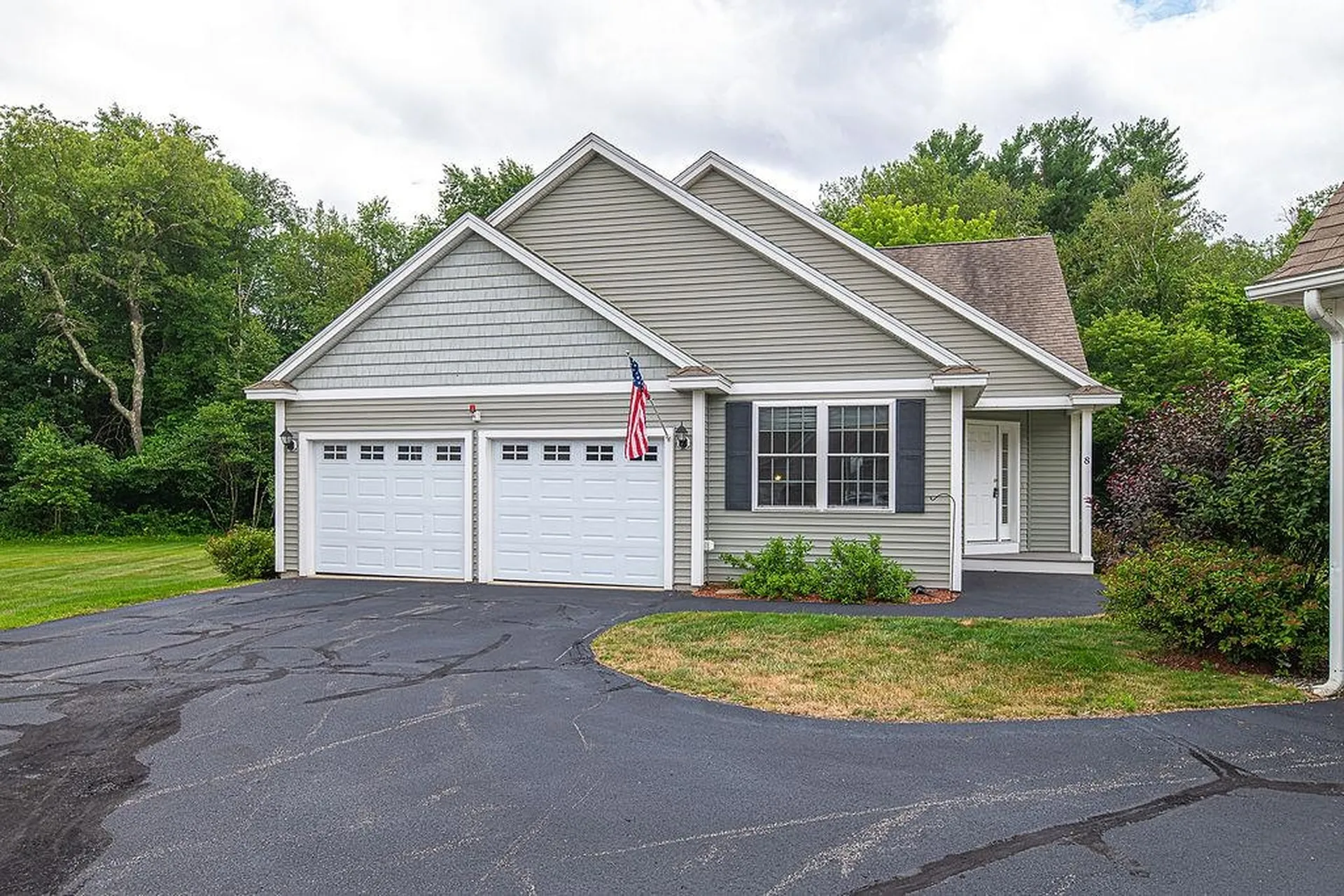 8 Jamesway Drive Litchfield NH 03052
