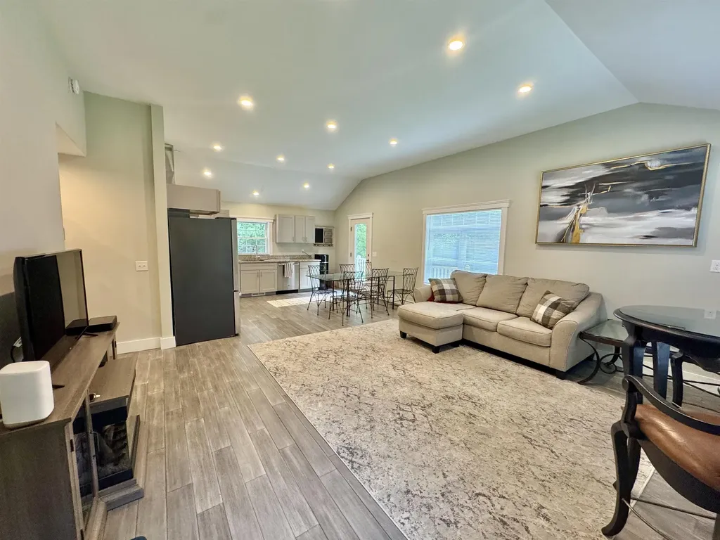 90 Kings Highway Hartford VT 05001