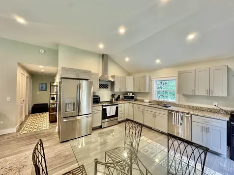 90 Kings Highway Hartford VT 05001