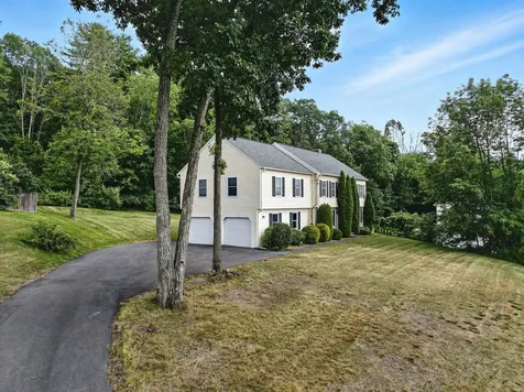 12 Stanwood Road Salem NH 03079