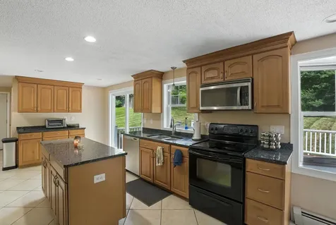 12 Stanwood Road Salem NH 03079