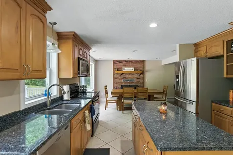 12 Stanwood Road Salem NH 03079