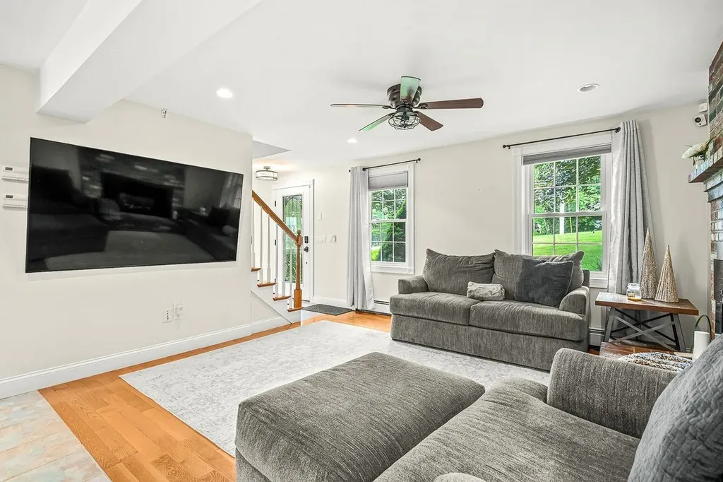 4 Joseph Street Derry NH 03038