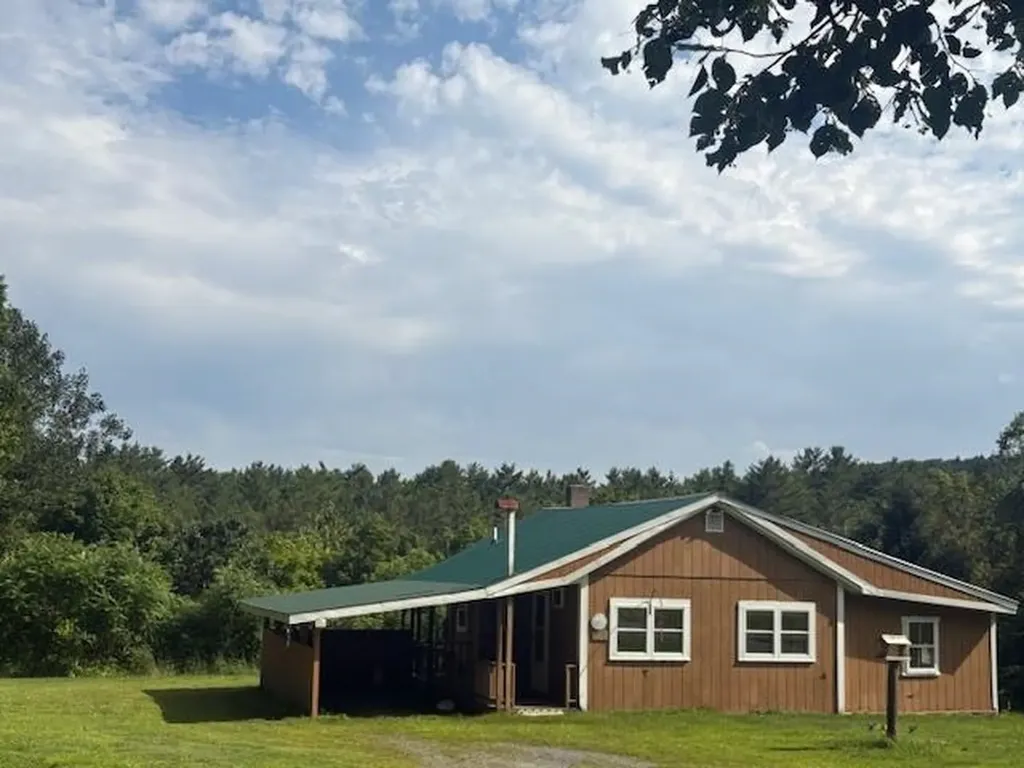 215 Old Quechee Road Hartford VT 05059