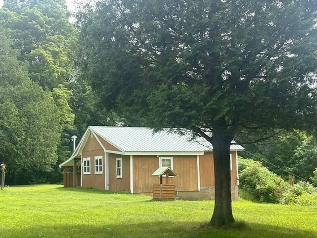 215 Old Quechee Road Hartford VT 05059