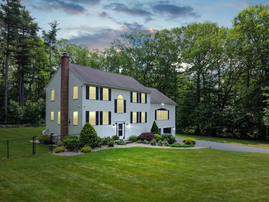 6 Fox Hollow Road Derry NH 03038