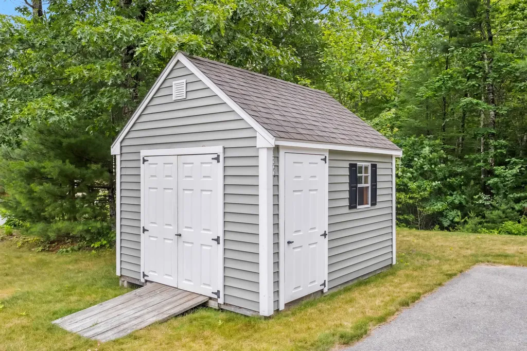 11 Brentwood Road Danville NH 03819