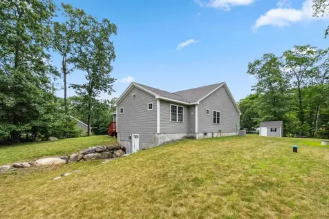 11 Brentwood Road Danville NH 03819
