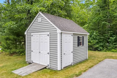 11 Brentwood Road Danville NH 03819