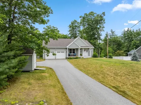 11 Brentwood Road Danville NH 03819